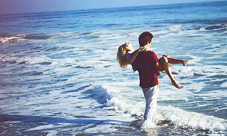 我想有个他.明年的今日可以陪我去马尔代夫